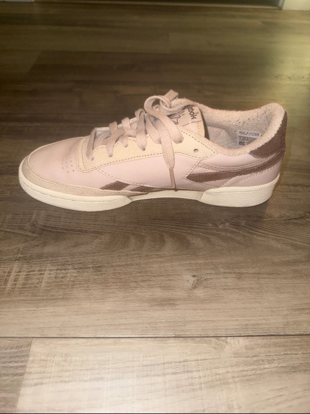 Reebok Women's Low-Top Sneakers in Pale Pink - Picture 2 of 5